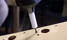 Die Pegholes gefräst, damit sie zu den Grover Tunern passen