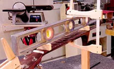 Einspannen des Halses gerade