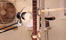 Vertikale Klemmung des Halses