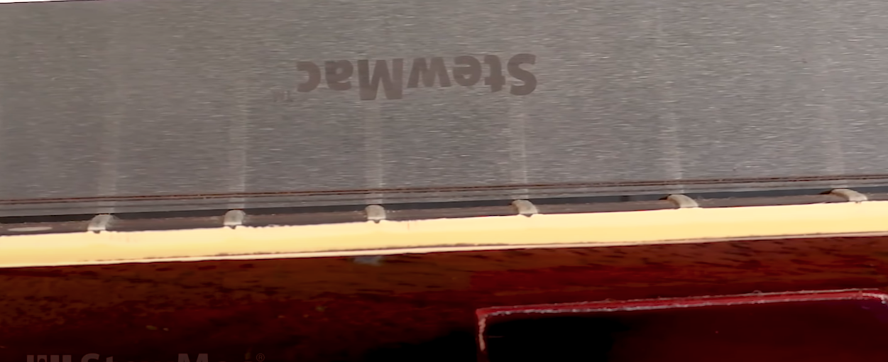 Gestreckter Gitarrenhals